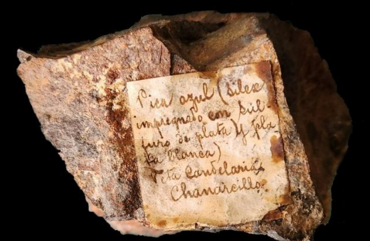 Descifrando una muestra histórica de Caliza: “Piedra azul” o “Pica azul” de Chañarcillo en el Museo Seminario Valparaíso, Chile